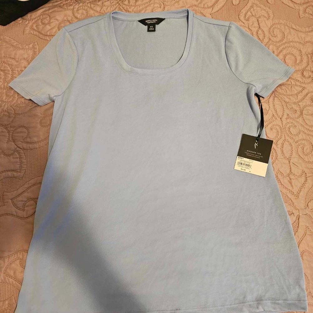 Simply Vera Wang T-shirt  x-small